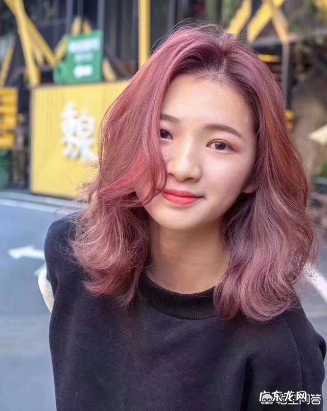 脸宽的人,留什么发型比较好?