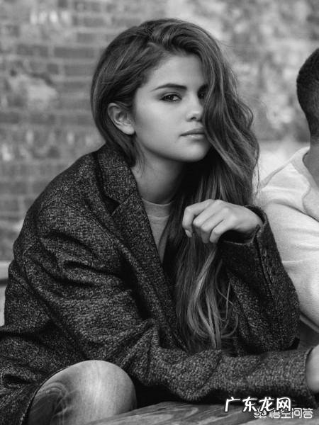 脸宽的人,留什么发型比较好?