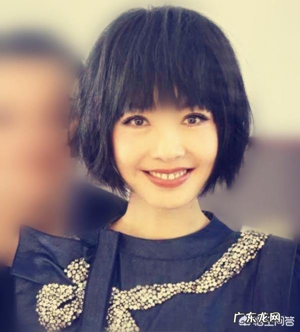 脸宽的人,留什么发型比较好?