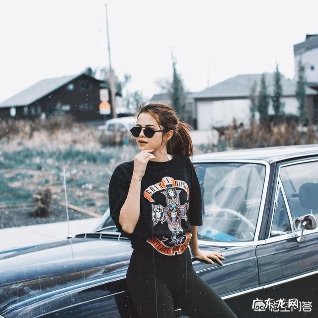 脸宽的人,留什么发型比较好?