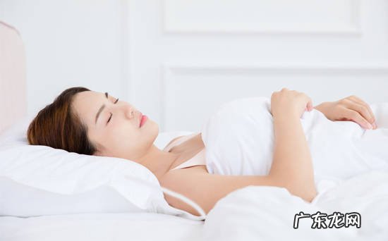 睡觉时枕头的高度多少为宜?