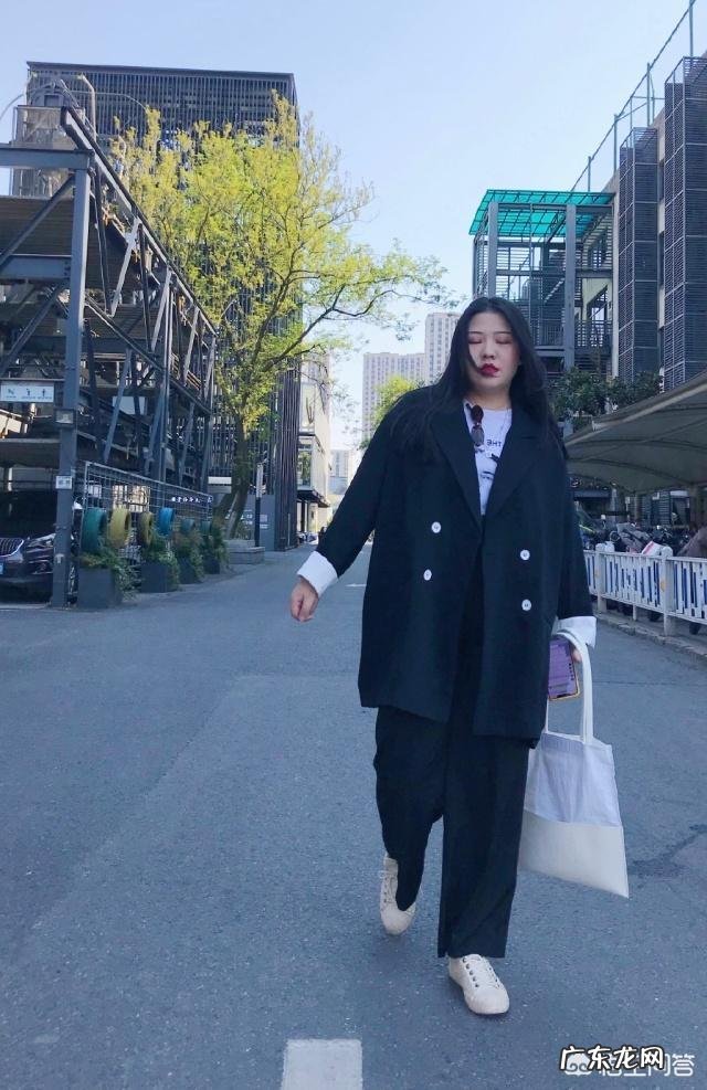 微胖女生怎么穿衣显瘦？