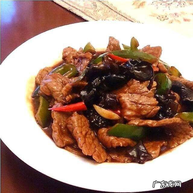 炒公鸡木耳的做法