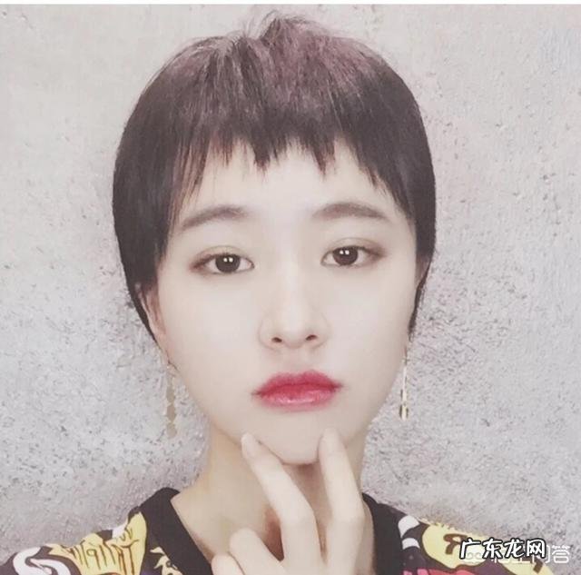 头发细软、发量少、额头高,适合什么发型?