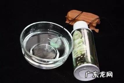 翡翠手镯保养能用水泡吗?