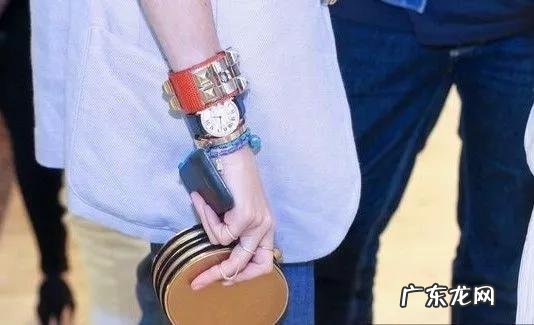 翡翠手镯保养能用水泡吗?