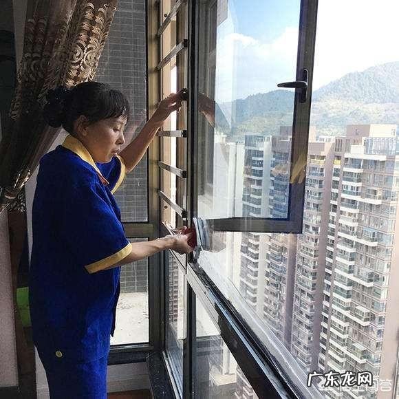 清洁玻璃有什么技巧吗?