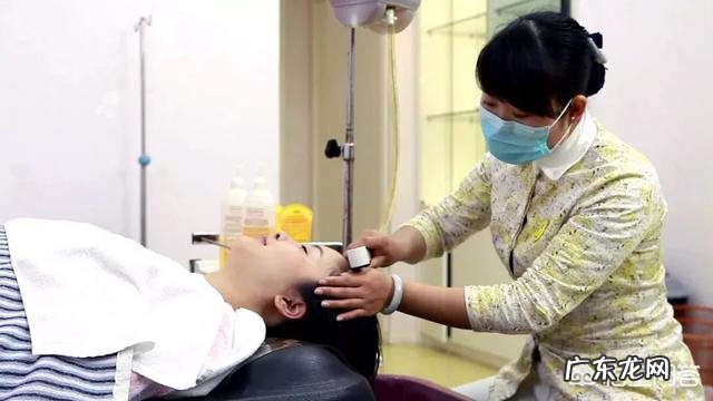 月子里,产妇不可以洗头发吗?