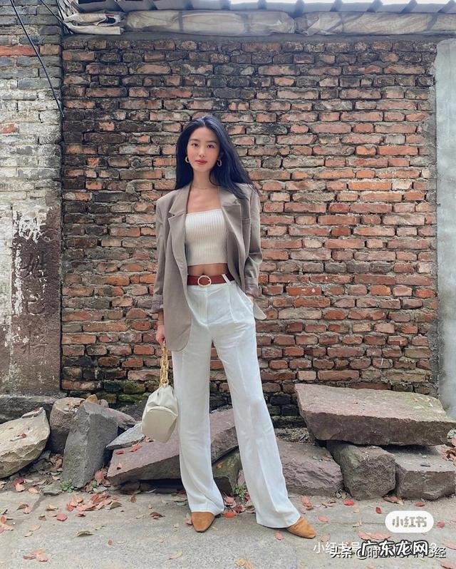 今年的BM风太火了,短上衣+高腰裤怎么搭配才好看?