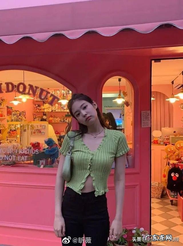 今年的BM风太火了,短上衣+高腰裤怎么搭配才好看?