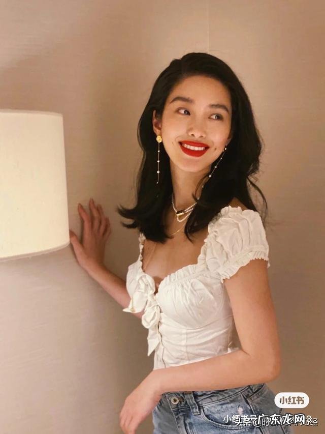 今年的BM风太火了,短上衣+高腰裤怎么搭配才好看?