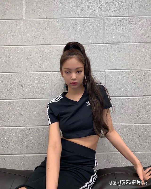 今年的BM风太火了,短上衣+高腰裤怎么搭配才好看?