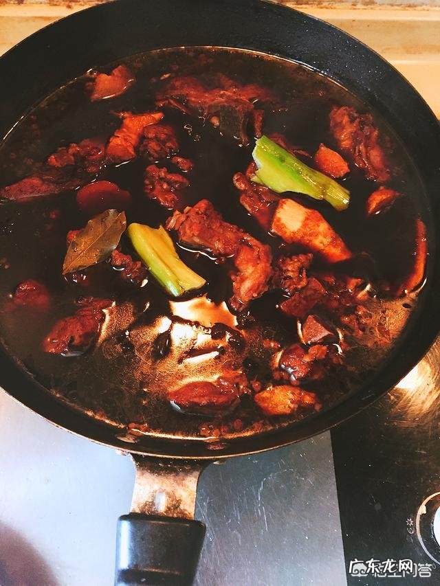 排骨炖土豆怎么做?