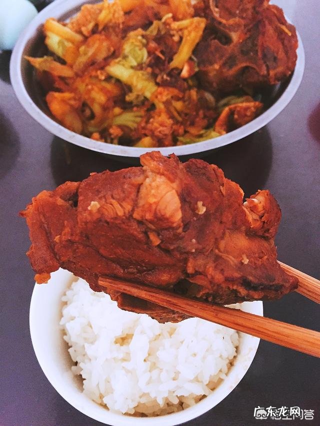 排骨炖土豆怎么做?