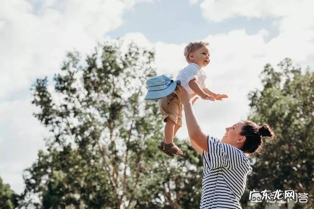 母乳喂养的宝宝乳糖不耐，经常拉肚子红屁股，该怎么护理？