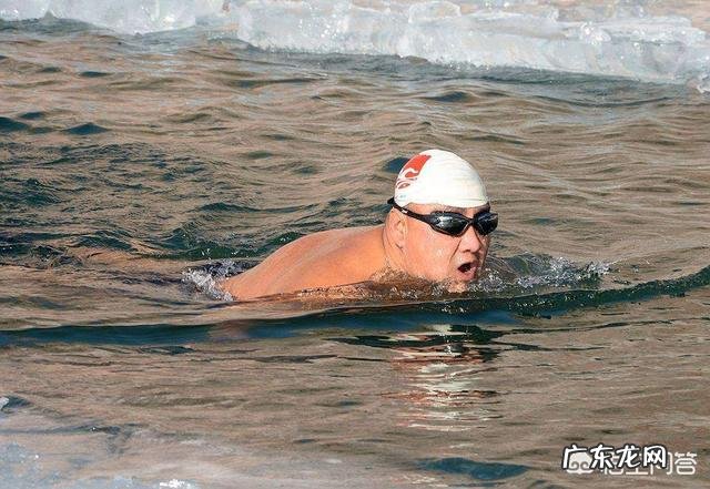 为什么有人喜欢冬泳呢?