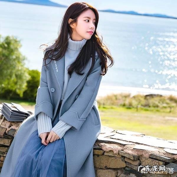 穿什么衣服可以显得皮肤白一些?