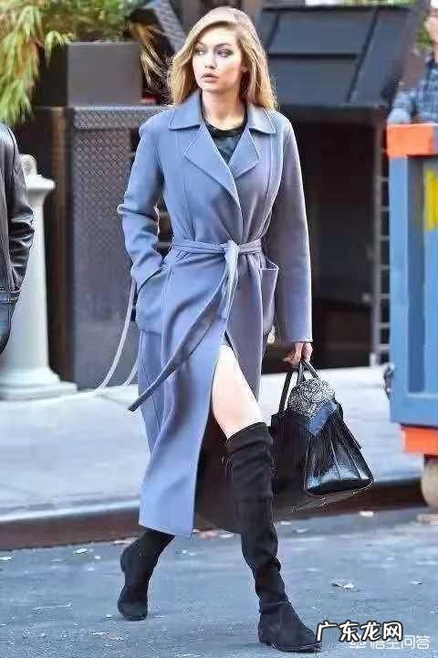 穿什么衣服可以显得皮肤白一些?