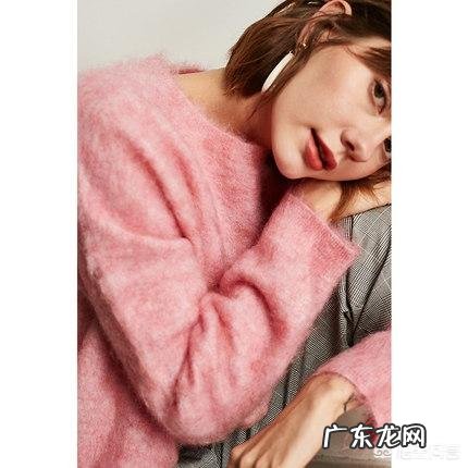 穿什么衣服可以显得皮肤白一些?