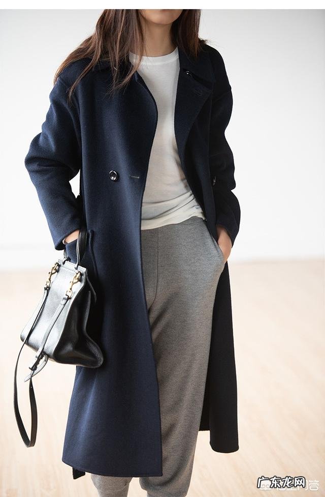 穿什么衣服可以显得皮肤白一些?