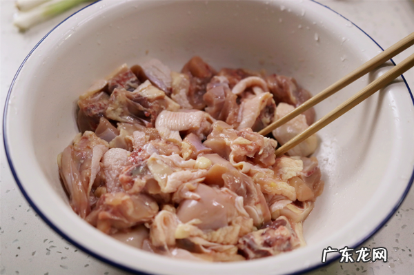 小时候常吃的“生炒鸡”会做了!省事好吃,鸡肉里外都香,吃不够 爆炒活鸡真的有没