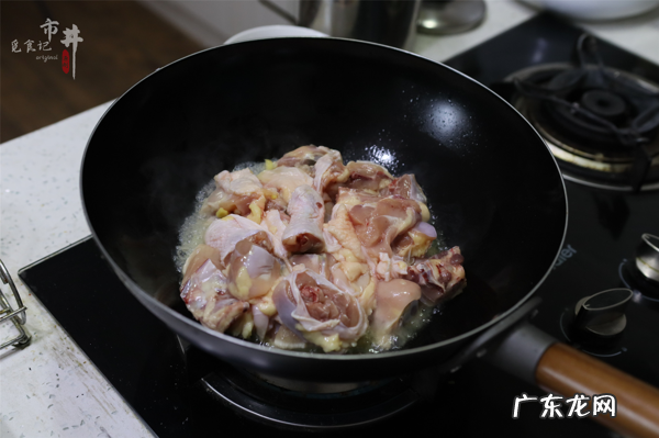 小时候常吃的“生炒鸡”会做了!省事好吃,鸡肉里外都香,吃不够 爆炒活鸡真的有没