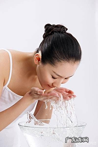 冷水和热水哪个洗脸对皮肤更好？