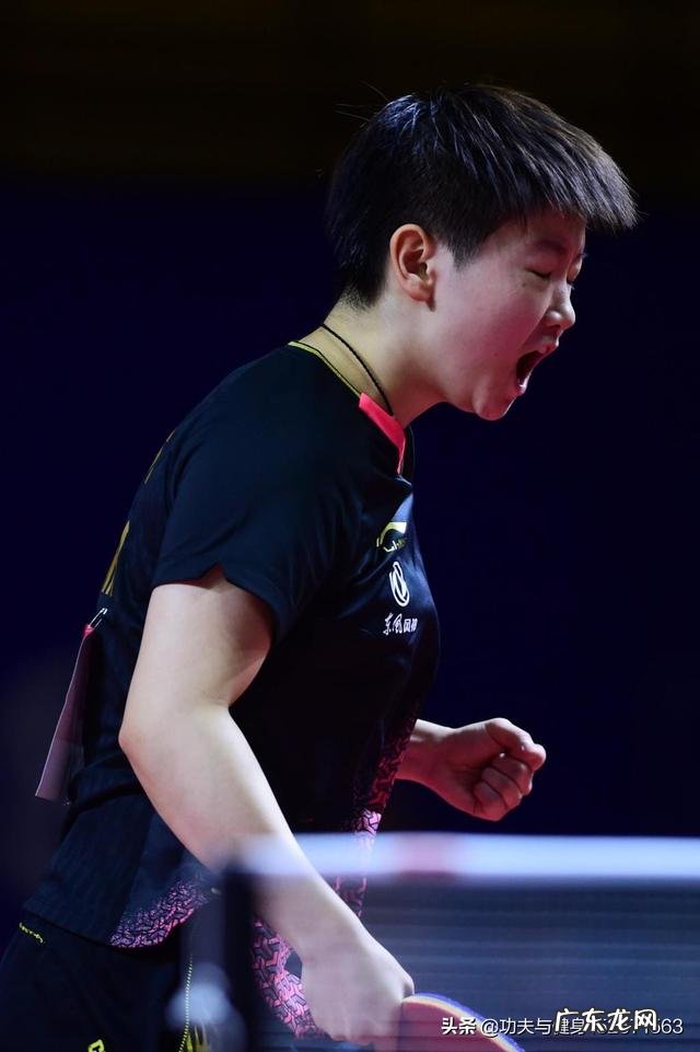 孙颖莎双冠到手,亚锦赛30大胜刘诗雯获女单冠军,您如何评价这场巅峰对决?