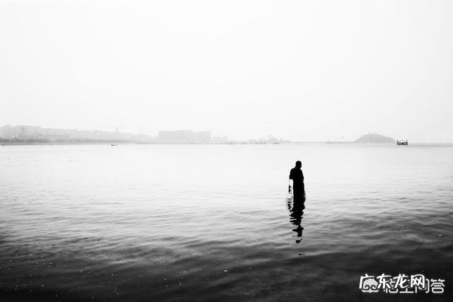 有哪些深夜孤独的时候看了想哭的爱情短句文字?