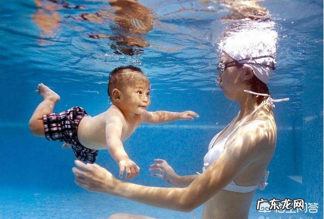 如何教宝宝学习游泳?