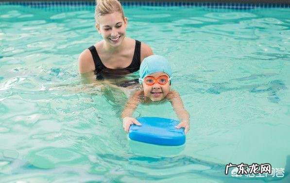 如何教宝宝学习游泳?