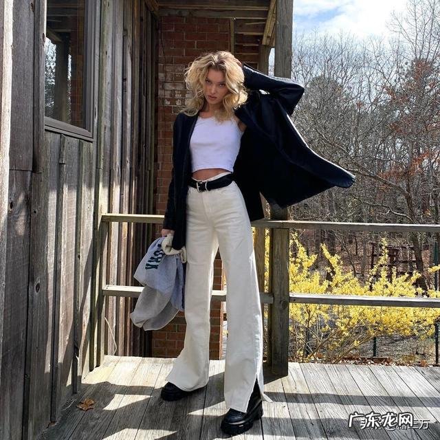 吊带怎么配裤子？