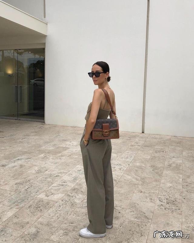 吊带怎么配裤子？