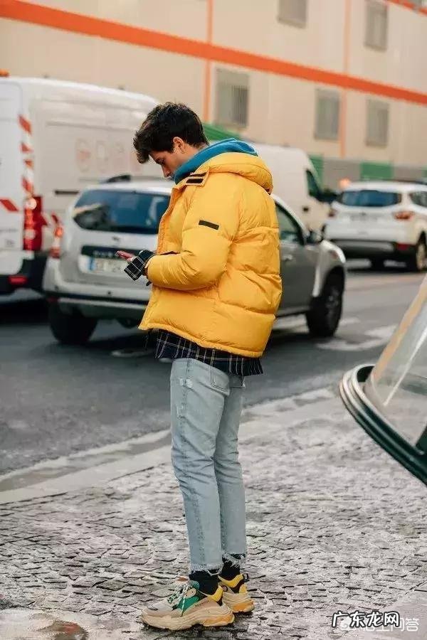 秋冬卫衣该怎么搭配才好看再穿上外套会不会显得臃肿?