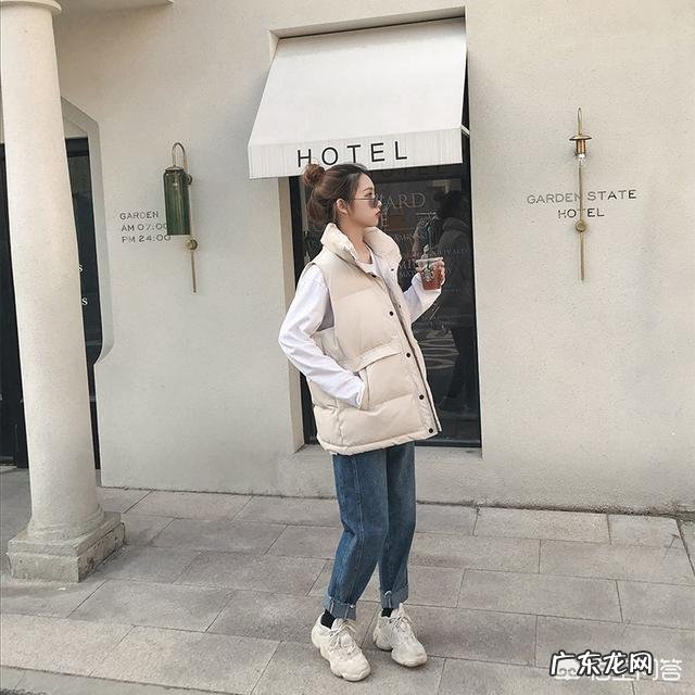 秋冬卫衣该怎么搭配才好看再穿上外套会不会显得臃肿?