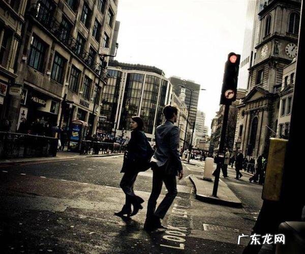 有哪些表达女生心碎绝望的说说签名?