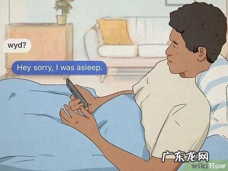 如何回复女孩发来的“你在干嘛”的短信 怎样回复暧昧短信