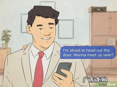 如何回复女孩发来的“你在干嘛”的短信 怎样回复暧昧短信