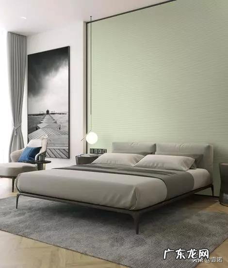 白色墙壁的卧室适合什么颜色窗帘？