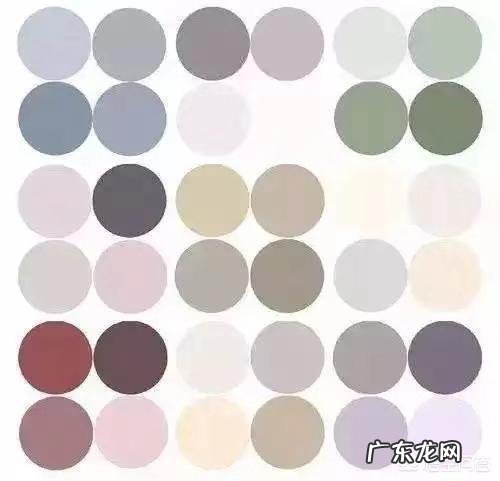 白色墙壁的卧室适合什么颜色窗帘?