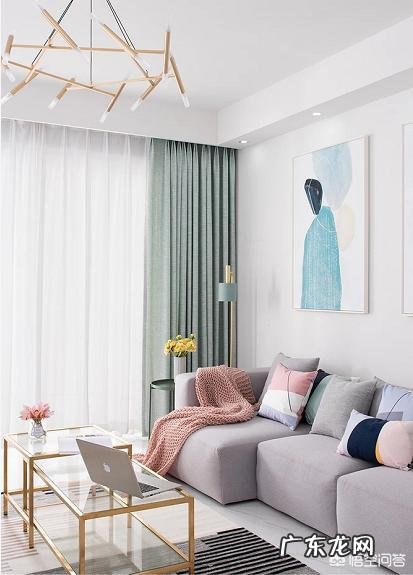 白色墙壁的卧室适合什么颜色窗帘?