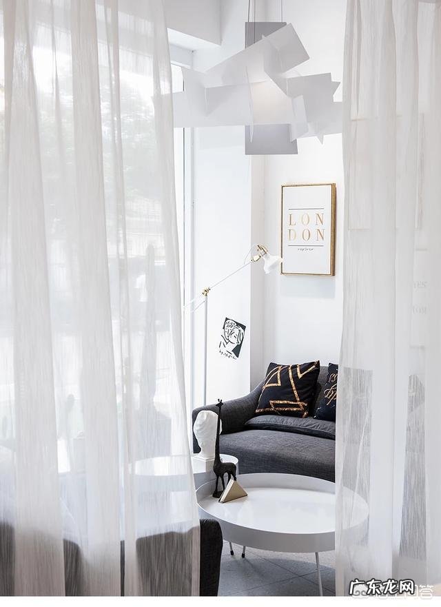白色墙壁的卧室适合什么颜色窗帘?