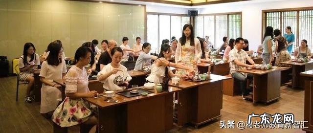 清华北大的博士当中学老师,是浪费人才吗?