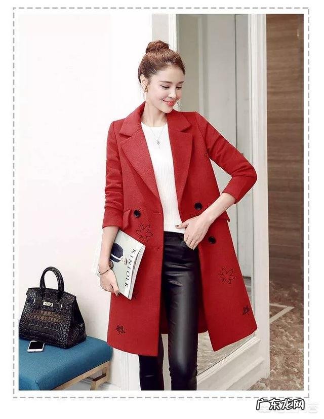 时装搭配,红色大衣里边搭配什么颜色的衣服好?