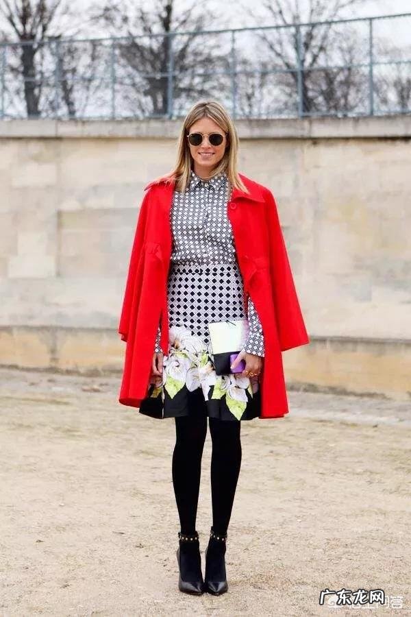 时装搭配,红色大衣里边搭配什么颜色的衣服好?