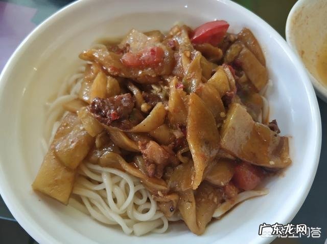 新疆的消费水平怎么样？吃顿家常餐大概要多少钱？