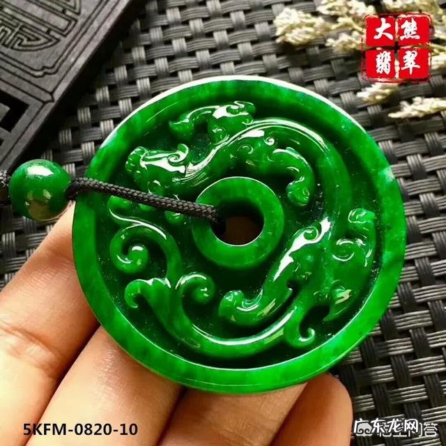 适合恋人的饰物除了对戒还有什么?