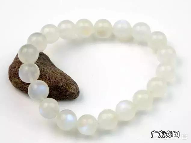 什么是月光石?晚上会发光吗?