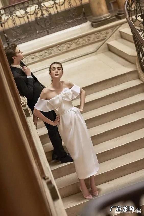 夏天拍时装,哪些服装能突显女人味?