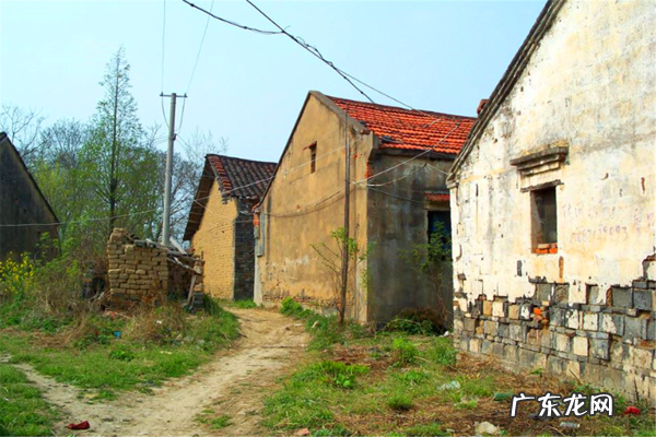 俗语“二郎担山,不伤也得脱层皮”,有理吗?盖房子都有啥讲究? 山上建房子风水讲究